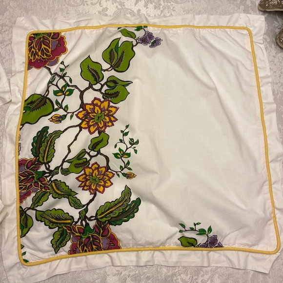 Euro shams set of 3 with embroidered lumbar cover - Picture 4 of 9